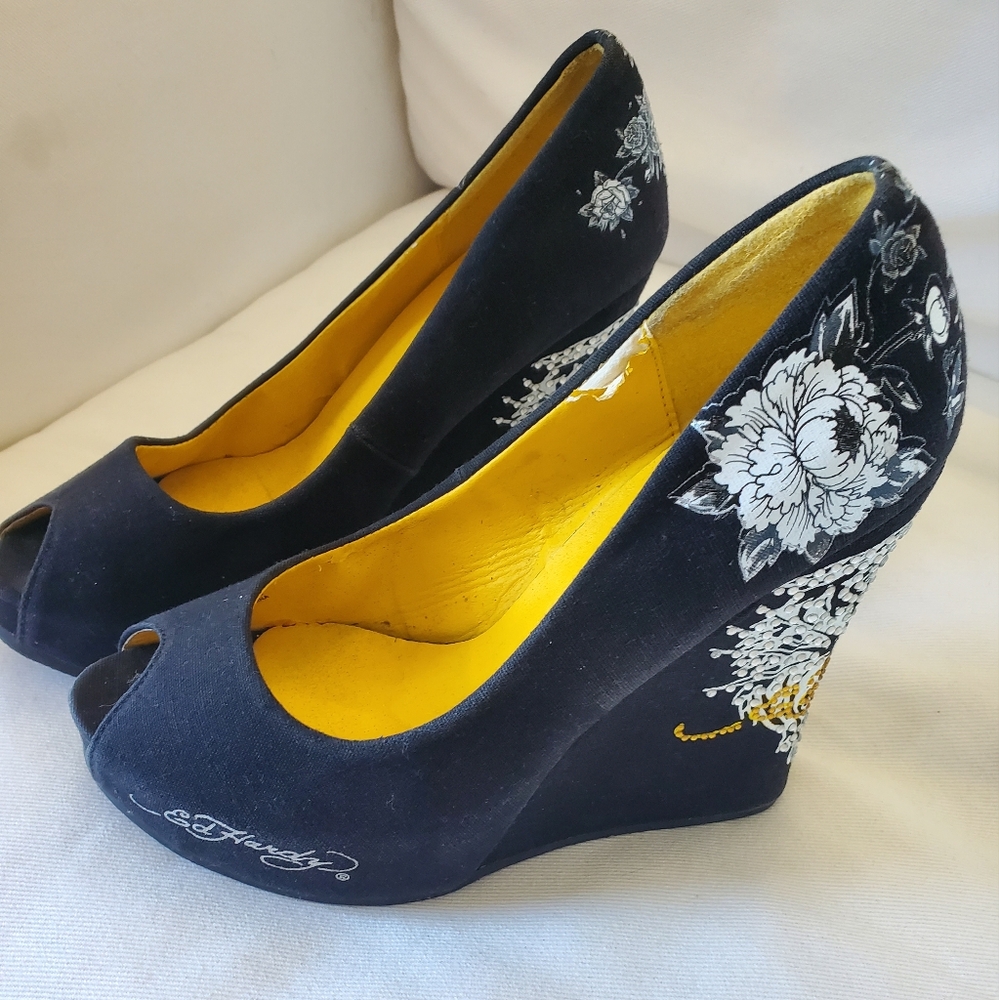 **** sold ***** Ed Hardy Shoes